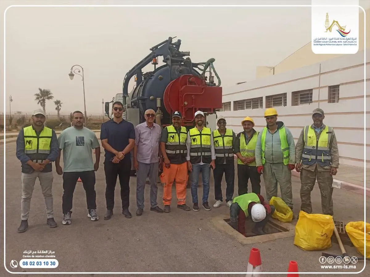 الشركة الجهوية متعددة الخدمات العيون الساقية الحمراء تواصل حملة تنظيف بالوعات وفوهات شبكة التطهير السائل استعداد لموسم الأمطار